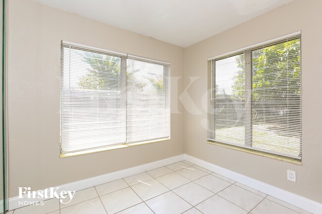 Foto del edificio - 6487 SW 26th St