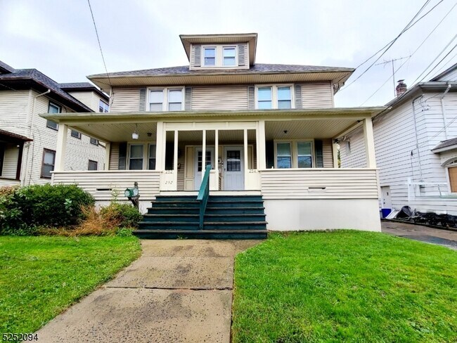 Foto del edificio - 254 W Franklin St