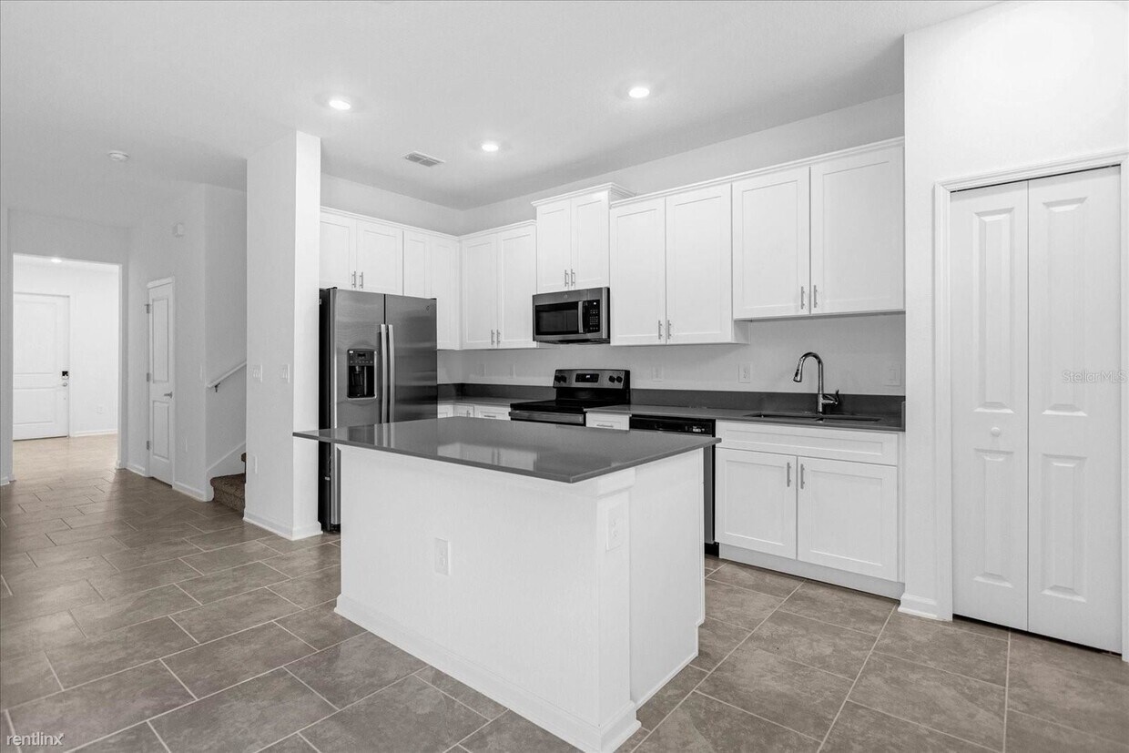 3 br, 2.5 bath Townhome 7408 Stone Creek... Townhome Rentals in