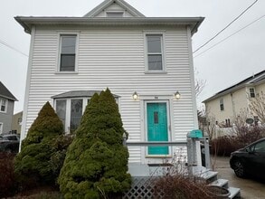 Building Photo - 56 Thompson St
