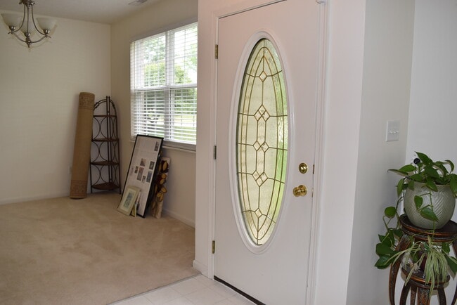 Building Photo - 3889 Thorngate Dr