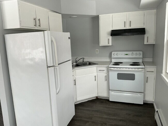 Foto del edificio - Spacious One-Bedroom unit on Pullman Ave!