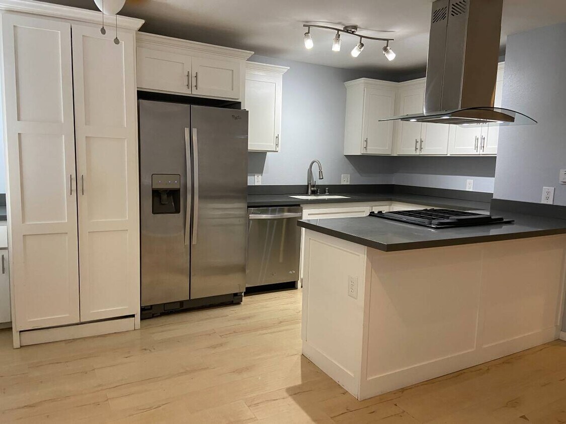 Foto principal - 302 Bicknell Ave