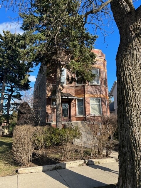 Building Photo - 3713 N Kedvale Ave