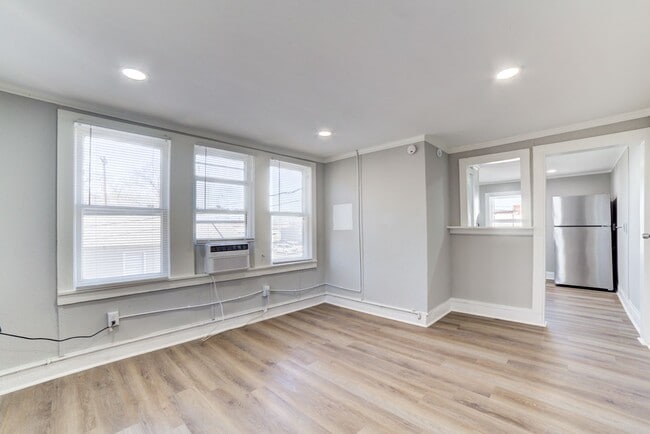 Building Photo - 702 S Trenton Ave