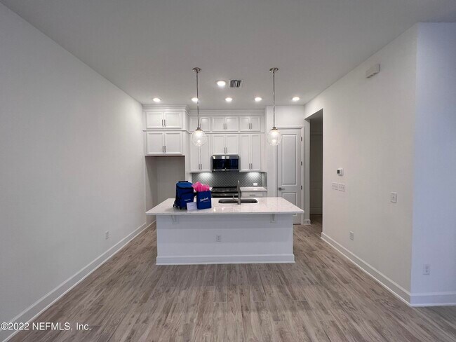 Building Photo - 7433 Calusa Ct