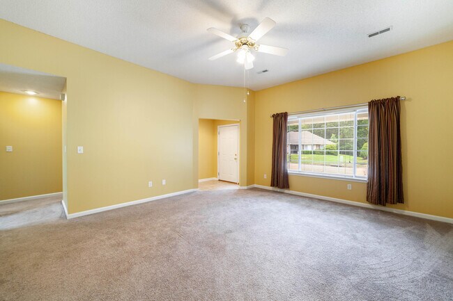 Building Photo - 714 Campusview Dr