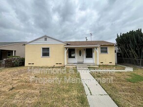 Building Photo - 18003 Saticoy St