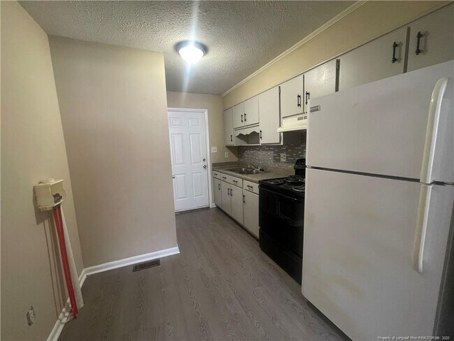 Foto del edificio - 4956 Fieldcrest Dr