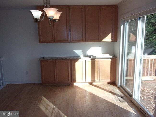 Building Photo - 9109 Lake Braddock Dr