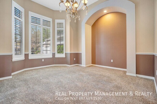 Building Photo - Beautiful 4 BR / 3 BA In Tuskawilla