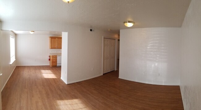 Building Photo - 2 bed, 1 bath Condo @ Continental Park w/ ...