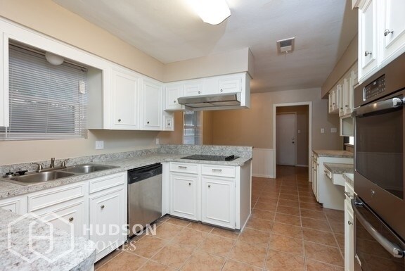 Building Photo - NOW AVAILABLE! 10007 Braes Forest, Houston...