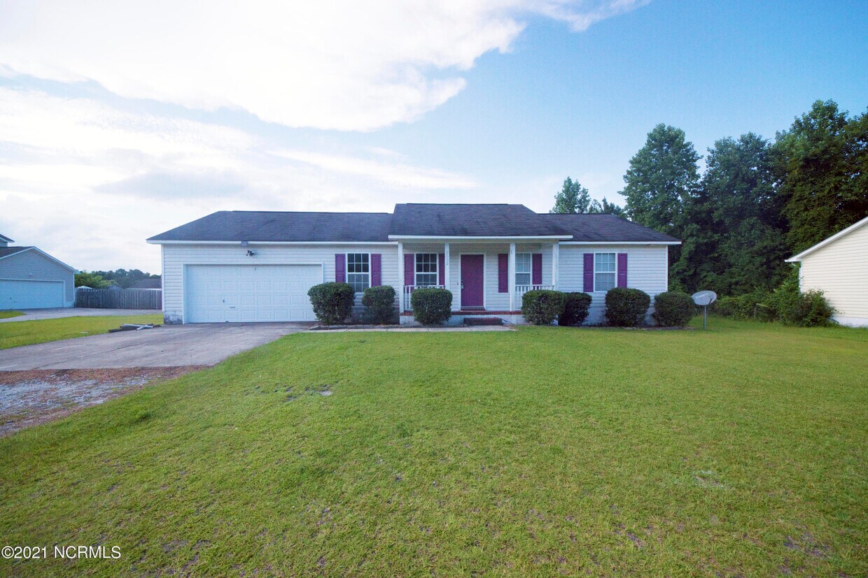 2532 Dawson Cabin Rd, Jacksonville, NC 28540 House Rental in