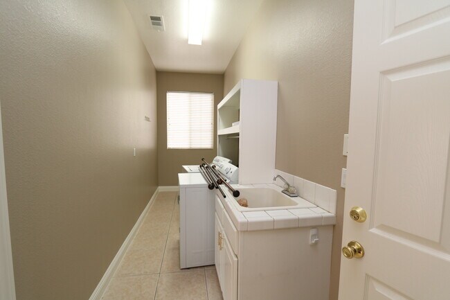 Foto del edificio - Gorgeous 1 Story Home in Gated Community