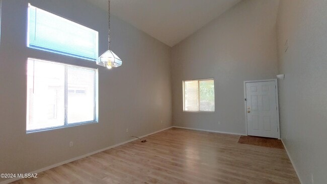 Building Photo - 7176 S Oakbank Dr