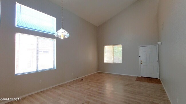 Foto del edificio - 7176 S Oakbank Dr