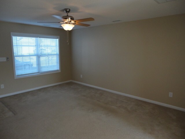 Building Photo - 4004 Lady Slipper Lane