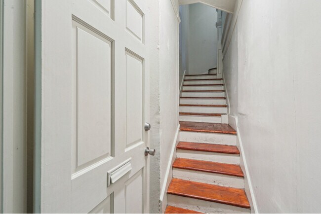 Building Photo - 5940 Freret St