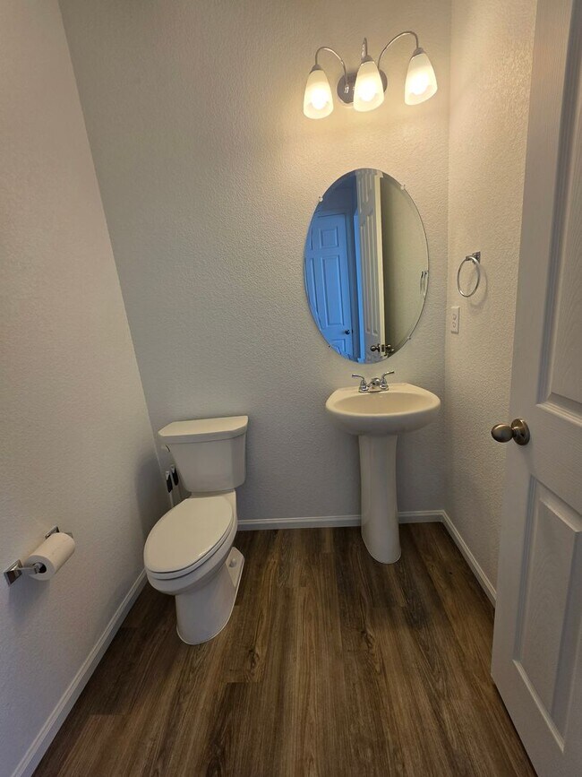 Foto del edificio - ALL PROSPECTIVE TENANTS MUST SUBMIT A $58 NON-REFUNDABLE APPLICATION FEE PER APPLICANT ONLINE AND...