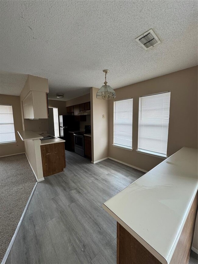 Building Photo - 1713 Hiawatha Dr