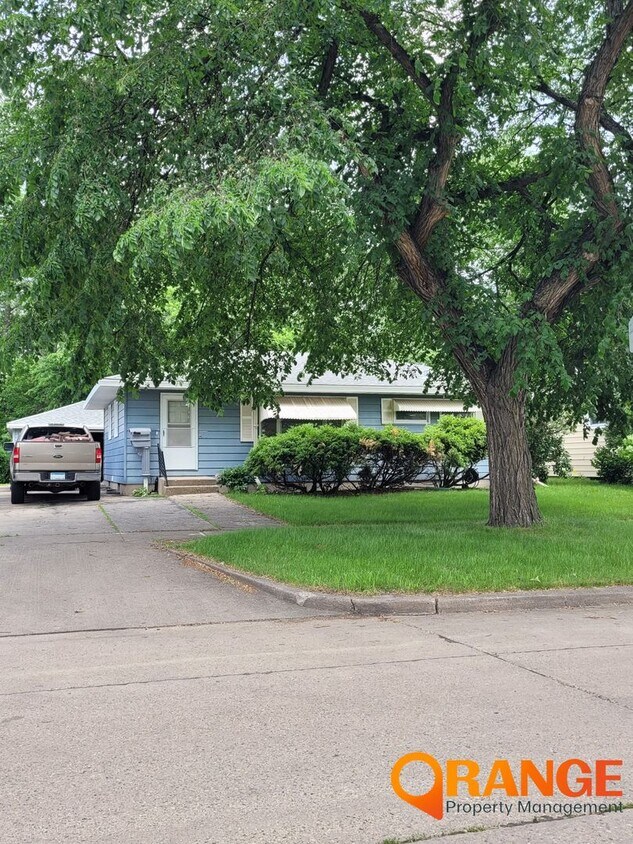 3 bedroom, 2 bathroom Single Family Home House Rental in Fargo, ND