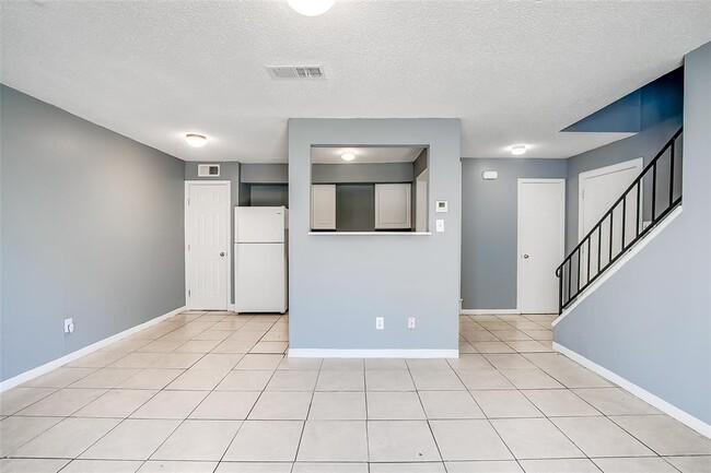 Building Photo - 2215 Mission Hill Dr