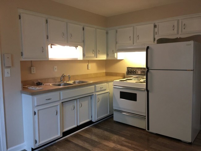 Foto del edificio - 2 br, 1 bath Apartment - 10400 Deering Road