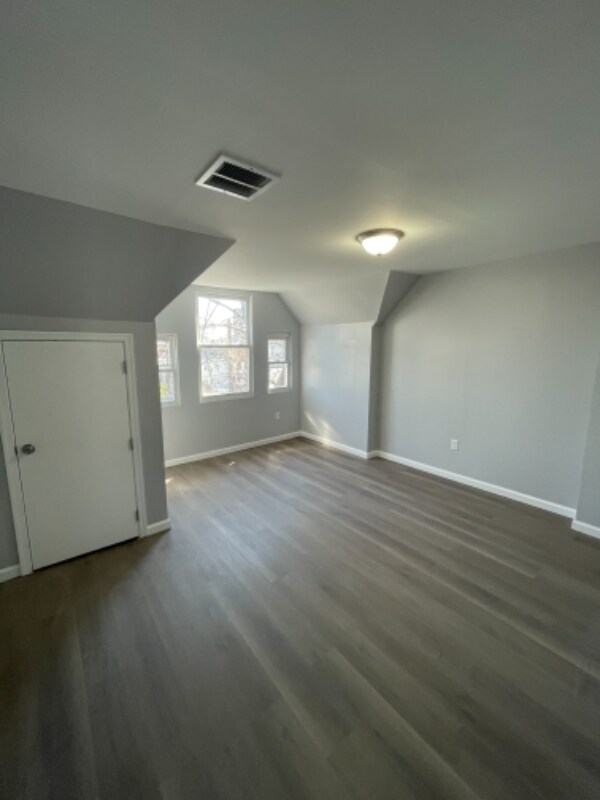 Building Photo - 224 N 5th St