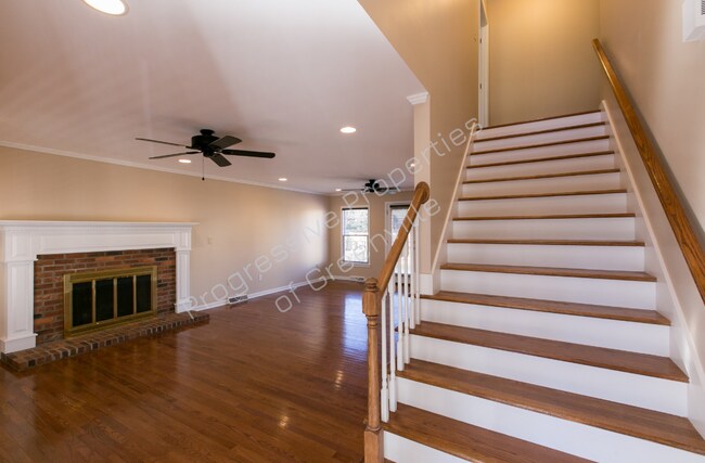 Foto del edificio - 124 Oak Grove Lake Rd