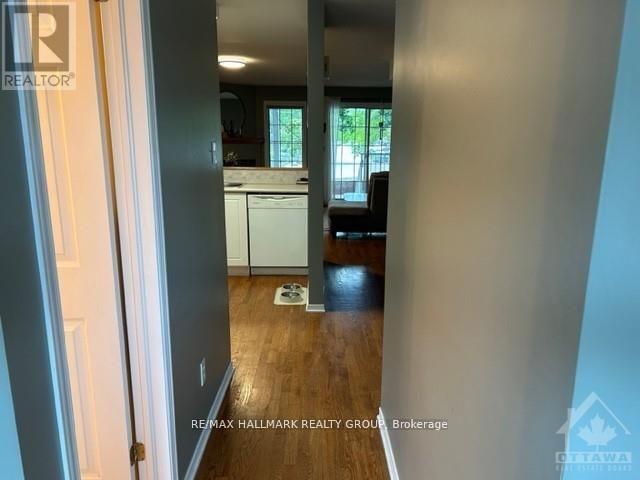 Photo du bâtiment - 112E Centrepointe Dr