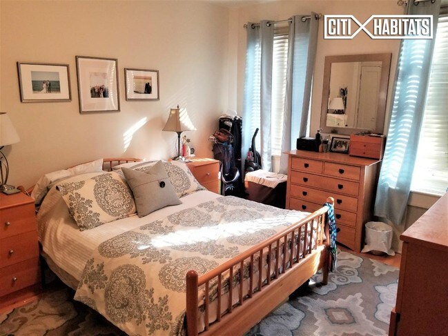 Building Photo - 263 Powers St