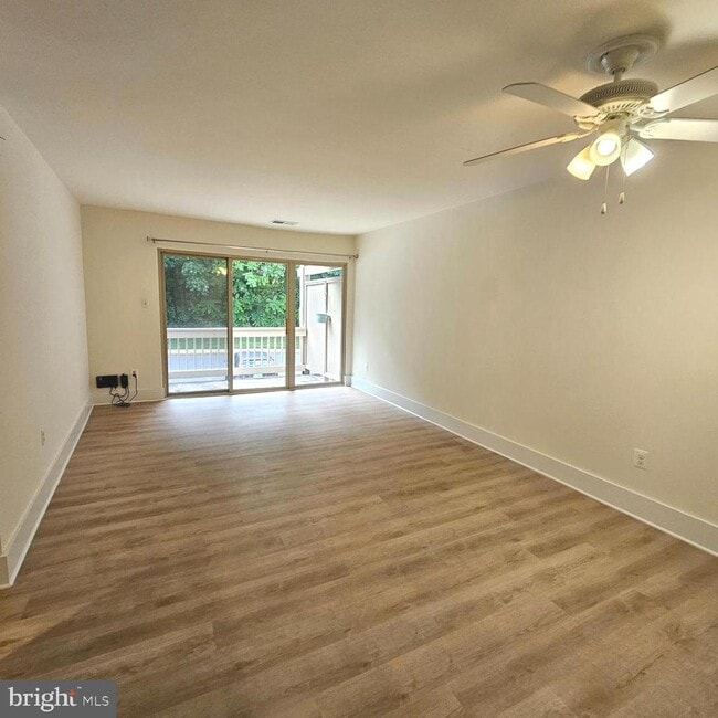 Building Photo - 5821 Royal Ridge Dr