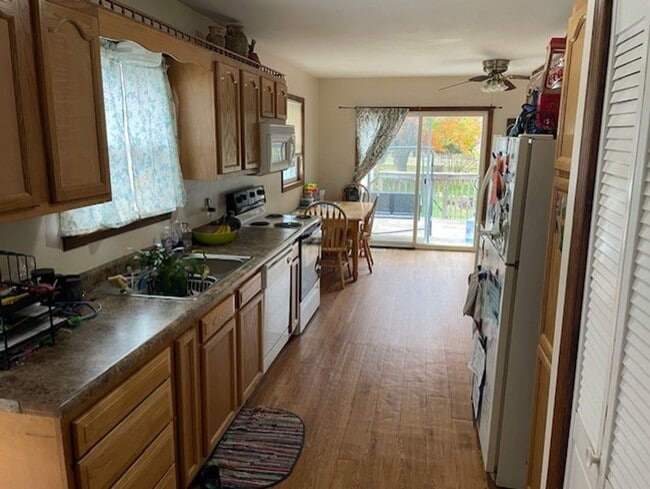 Building Photo - 2 Bedroom, 1 Bath Single Family Home with ...