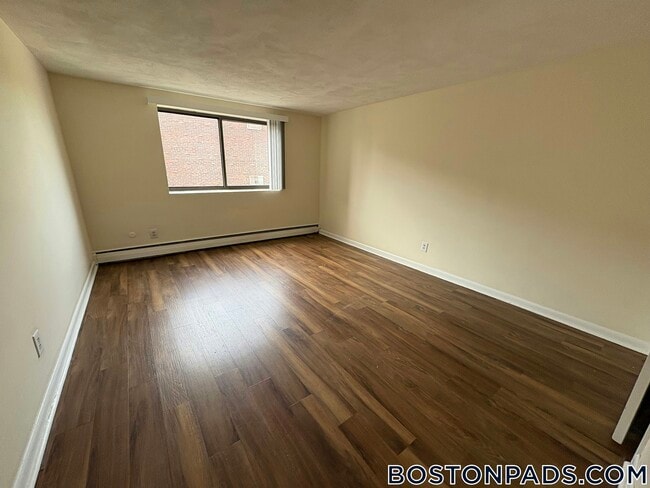 Building Photo - 16 Whites Ave