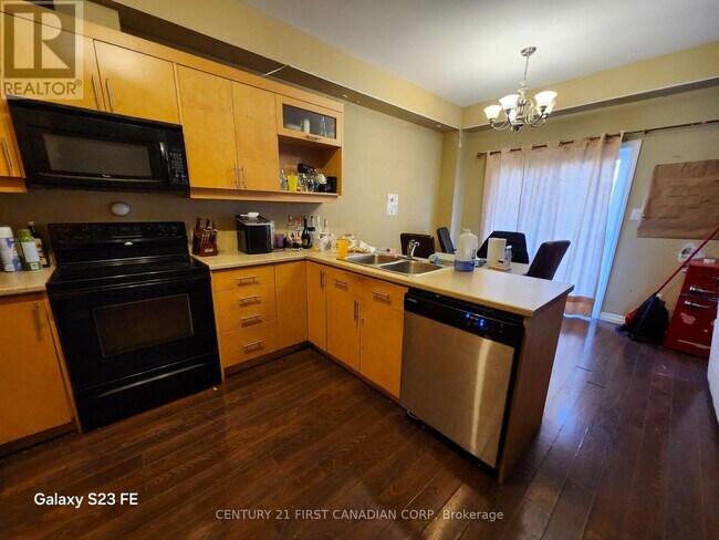 Photo du bâtiment - 112 N Centre Rd