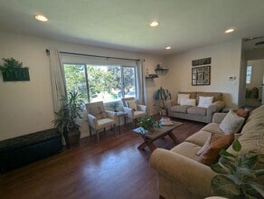 Building Photo - 332 Vista Dr