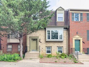 Building Photo - 4685 Forestdale Dr Building Photo - 4685 Forestdale Dr