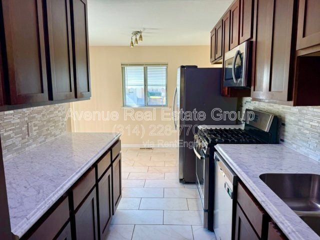 Foto del edificio - 11090 Alan Shepard Dr