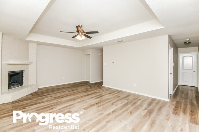 Building Photo - 824 Forest Ct