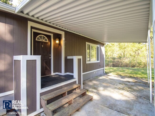 Foto del edificio - 2 Bed / 2 Bath Home with 4-Car Garage, Large Yard & RV Parking in Graham!