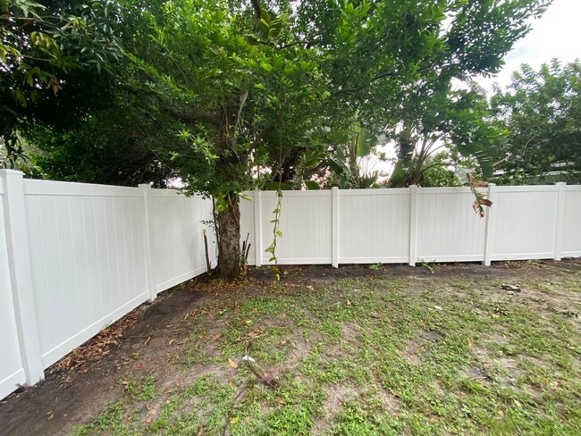 Building Photo - 1465 Jeffords St