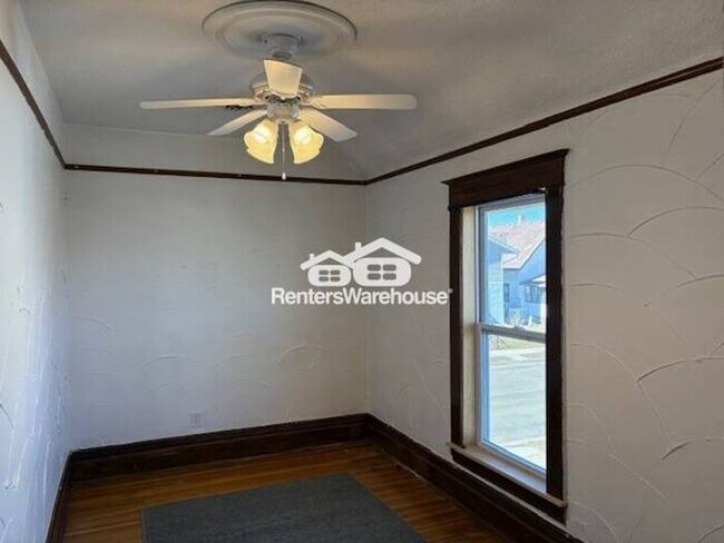 Foto del edificio - Available now - Spacious 1 Bedroom 1 Bath Upper Level Duplex in South Saint Paul