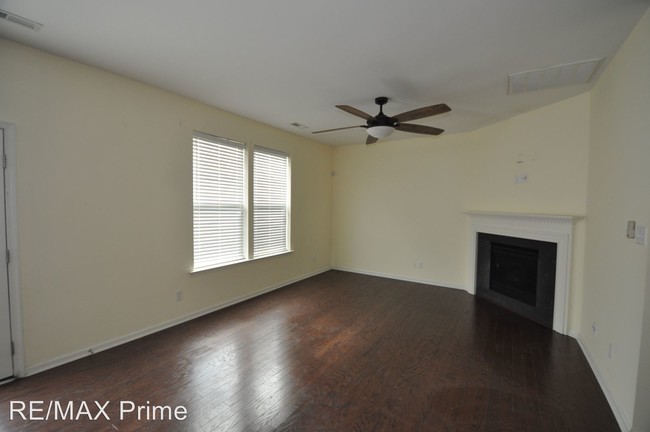 Building Photo - 4 br, 3.5 bath House - 41 KILVERSTONE WAY
