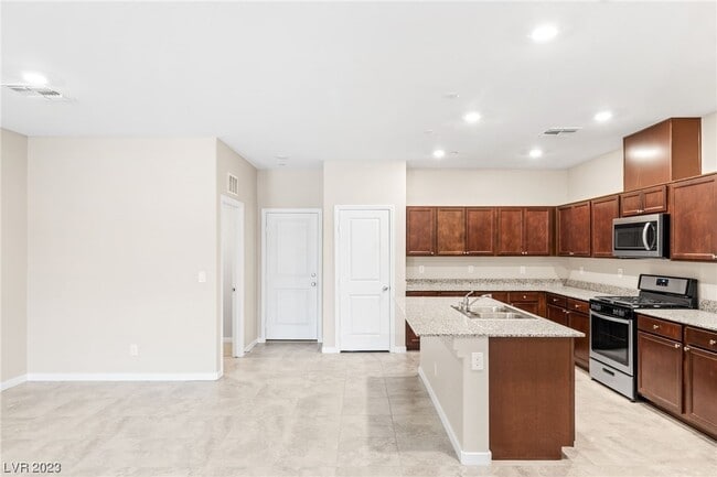 Building Photo - 2420 Padulle Pl