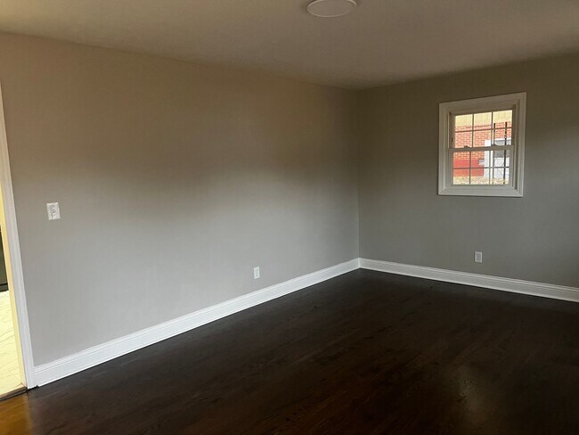 Foto del edificio - 824 Strawberry Ln