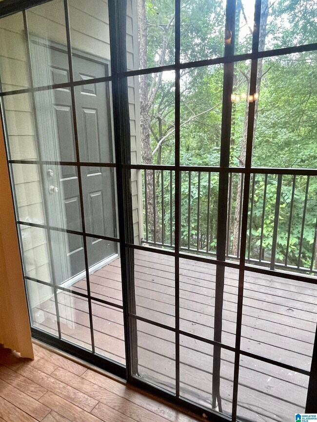 Foto del edificio - 213 Sterling Oaks Dr