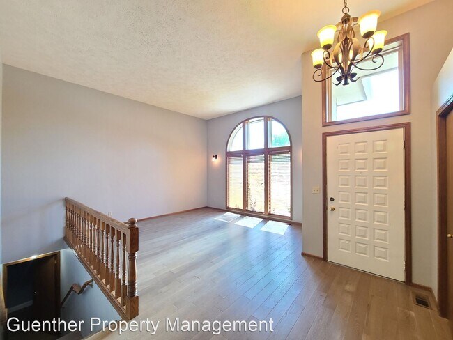 Building Photo - 5 br, 3 bath House - 3425 E 61st Ave