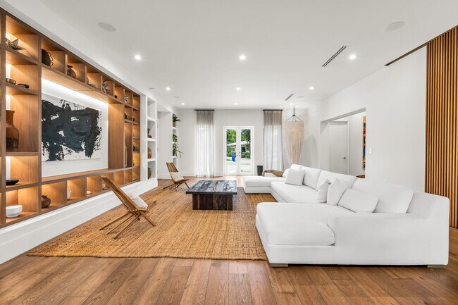 Foto del edificio - 4740 Bay Point Rd