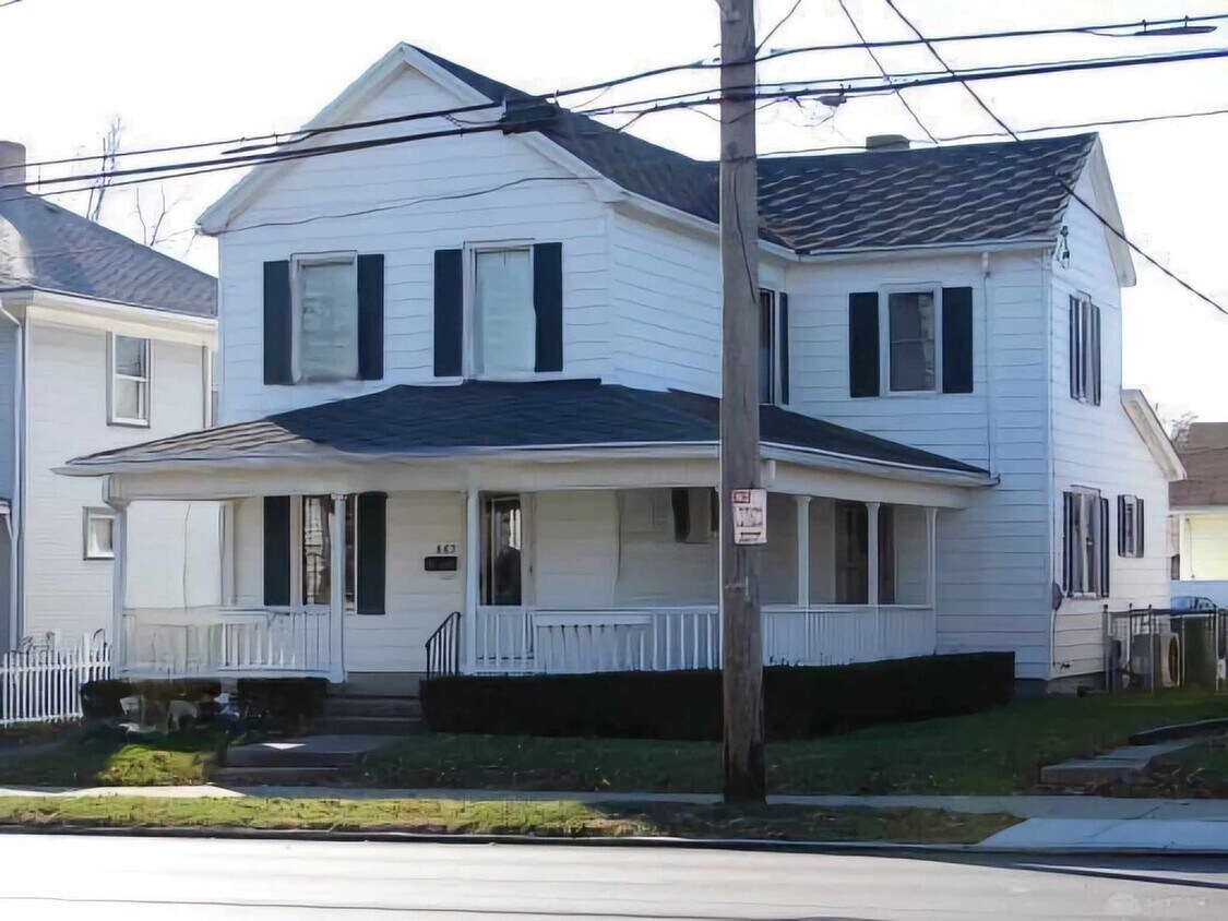 Large house close to everything! Shopping... - Large house close to everything!  Shopping...